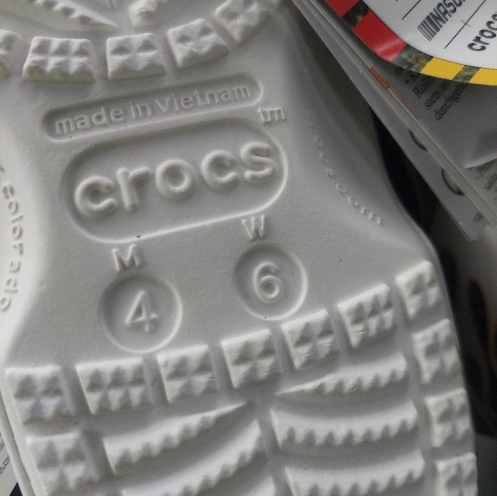 New With Tags Nascar Crocs W/ Cup Holder M4 W6 Nascar + Realtree - Picture 5 of 8